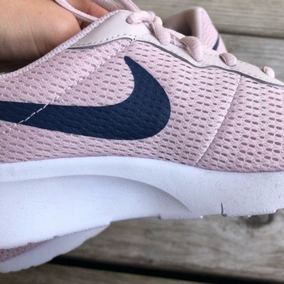 NIKE TANJUN PINK/NAVY/WHITE WOMEN US SIZE 8.5 NEW IN BOX - Picture 6 of 9